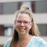 Frau Toni Adams