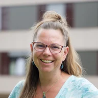 Frau Toni Adams
